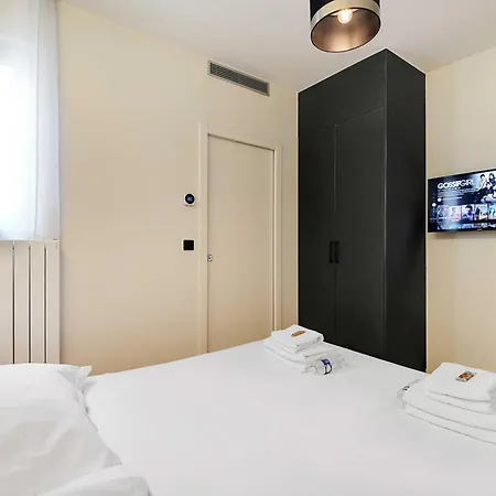 Modern Near Palais Garnier * Париж