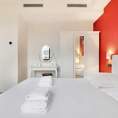 Modern Near Palais Garnier