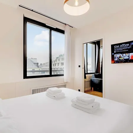 Modern Near Palais Garnier Париж