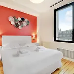 Modern Near Palais Garnier 아파트 *